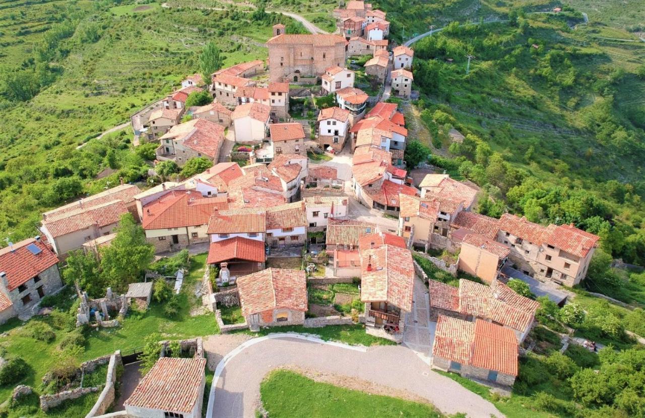 Casas de trevijano Cañon del rio leza jardin y barbacoa Soto en Cameros Exterior foto